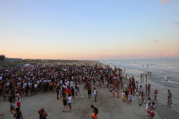 Thousands on the beach at Tybee Island