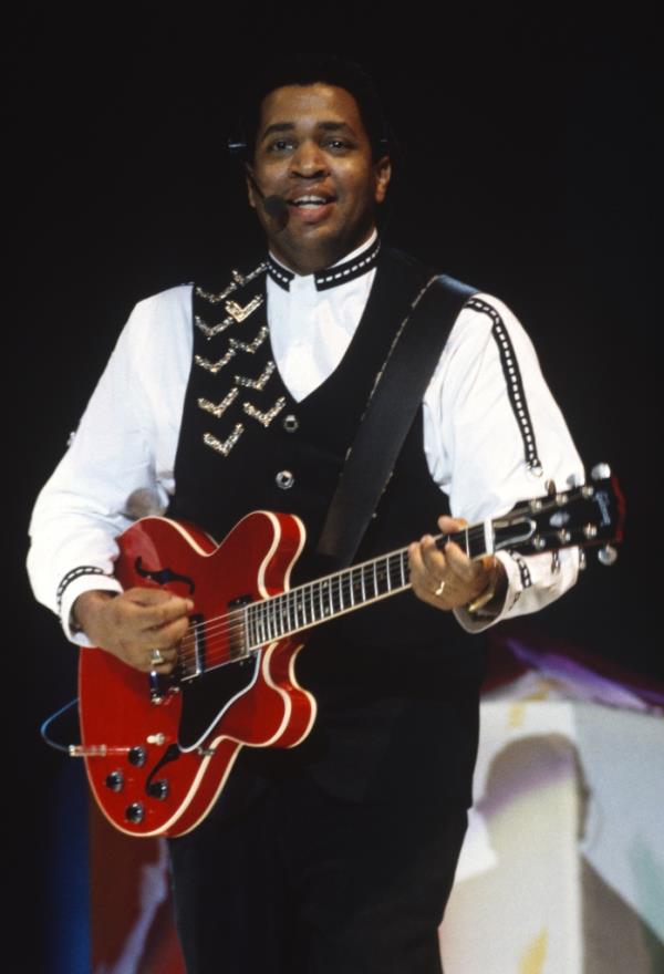 Legendary guitarist Sheldon Reynolds has died at the age of 63. 