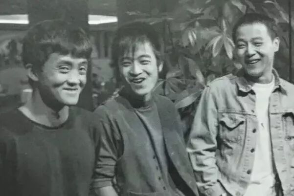 愤怒的摇滚_愤怒歌曲现场演唱_滚石乐队发行了由悉尼·斯威尼主演的《愤怒》mv