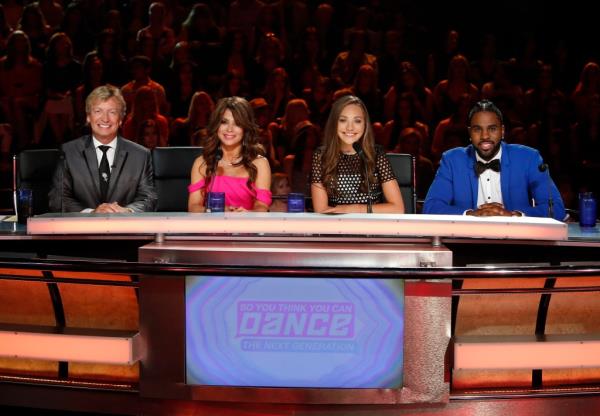 (L-R) Lythgoe, Abdul, Maddie Ziegler and Jason Derulo on the season finale of 