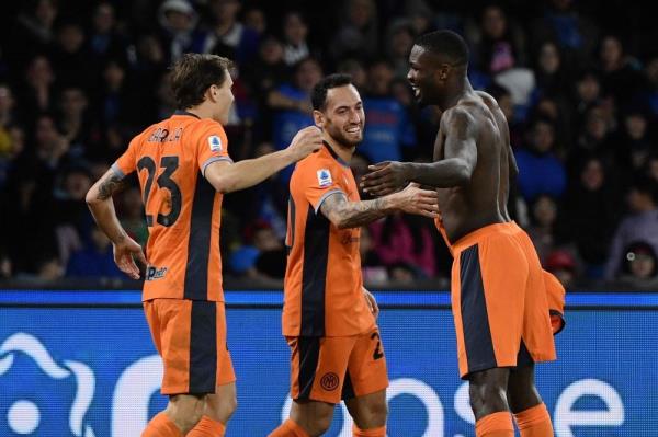 Inter make title statement by thumping troubled champions Napoli