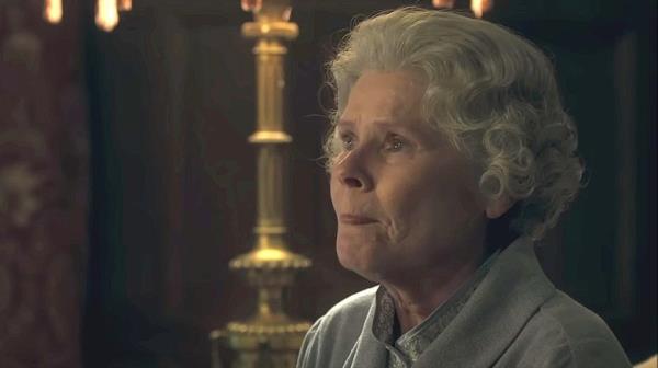 The Crown Elizabeth getting news of Diana's accident