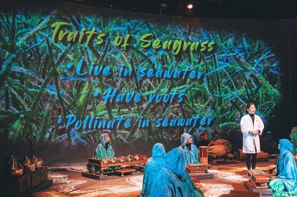 ‘The story of Seruan Setu is not just a<em></em>bout seagrass, it is also a<em></em>bout the well-being and food security of coastal communities in Malaysia who depend directly on seagrass for their daily sustenance,’ says Ooi (in white). Photo: Michelle Yip 