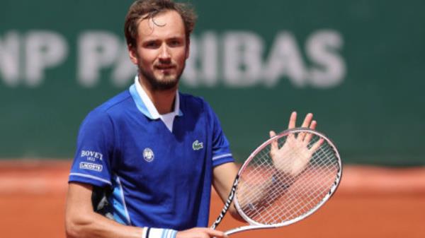 梅德韦杰夫对阿尔卡拉兹美网发出警告，发誓要让德约科维奇“不好过