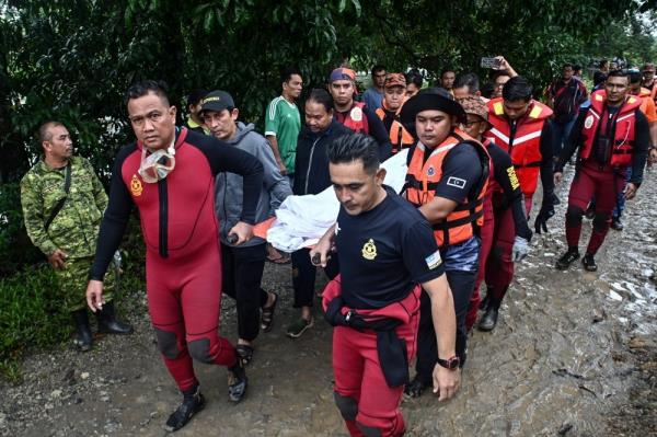 Kuala Terengganu Fire Dept team finds body of boy who fell into Sungai Tok Hakim