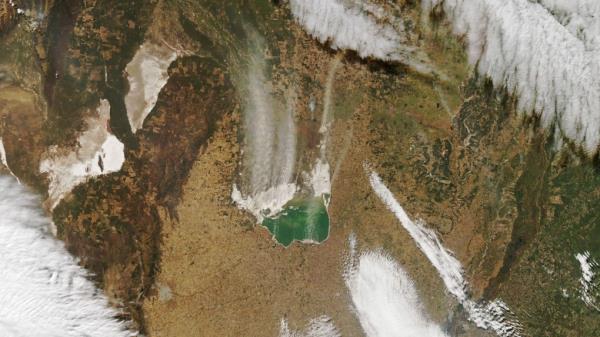 世界上最大的湖泊正在急剧缩小,科学家们说他们已经找到了原因