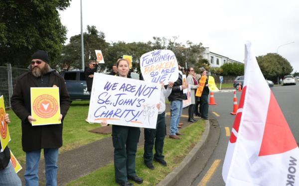 First Unio<em></em>n and New Zealand Ambulance Association ambulance officers rallying in Auckland.