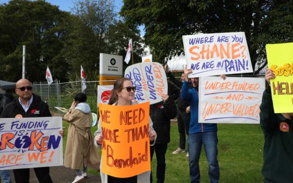 First Unio<em></em>n and New Zealand Ambulance Association ambulance officers rallying in Auckland.