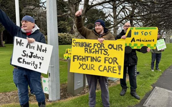 First Unio<em></em>n and New Zealand Ambulance Association ambulance officers rallying in Invercargill.
