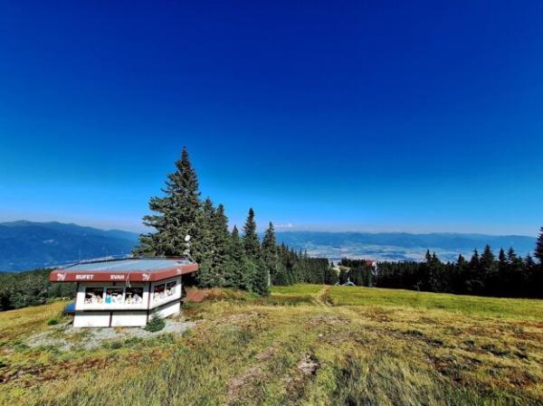 A closed buffet called Svah (Slope).