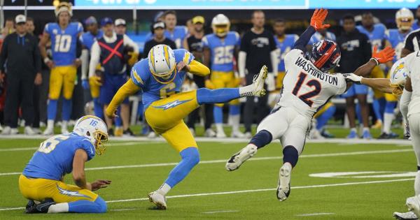 俄罗斯面临供应短缺;冲锋队赢了加时赛;伊恩｜ Hot off the Wire播客之后，佛罗里达的学校重新开学了