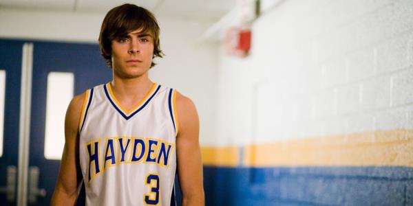 Zac Efron as teen Mike O'Do<em></em>nnell wearing a basketball jersey in 17 Again