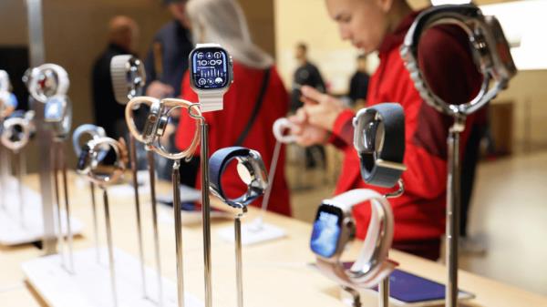 Apple seeks ways to get its watches back on shelves