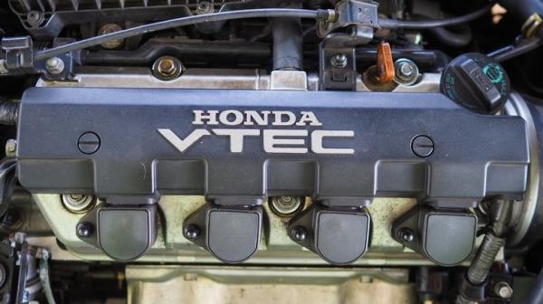 Ho<em></em>nda VTEC engine cover