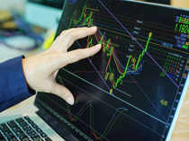 Nifty Bank plunges over 1,000 points; experts suggest ‘sell on rise' strategy